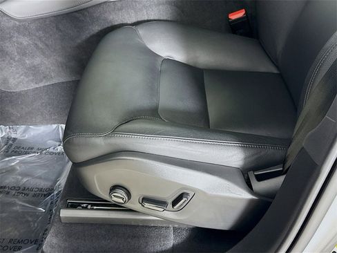 Certified 2025 Volvo XC90 B5 Core image 19