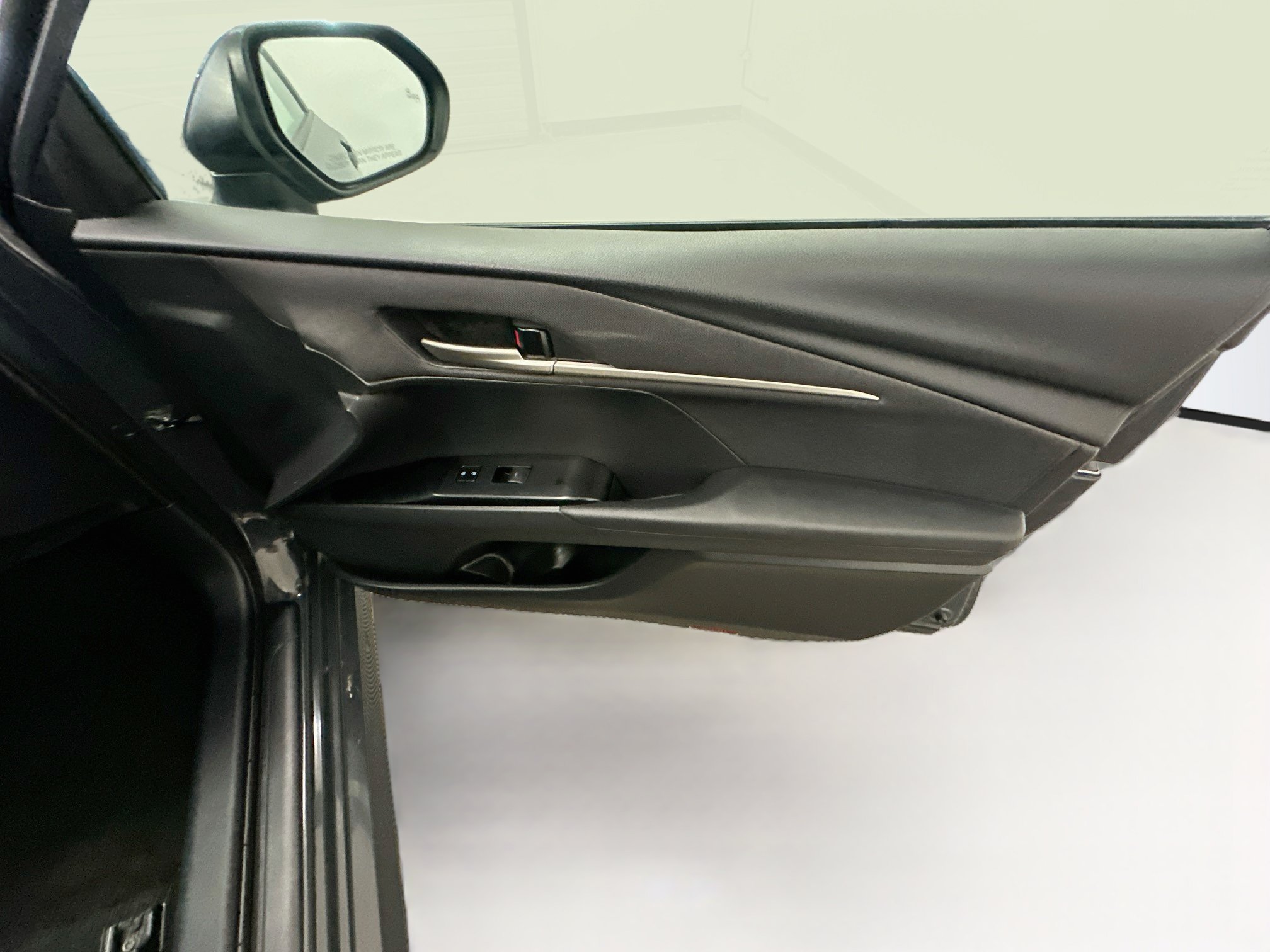 Used 2025 Toyota Camry LE FWD image 32