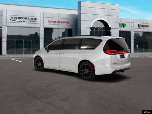 New 2026 Chrysler Pacifica Limited AWD/4WD image 4