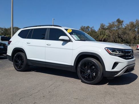Used 2023 Volkswagen Atlas SE w/ Black Wheel Package image 3