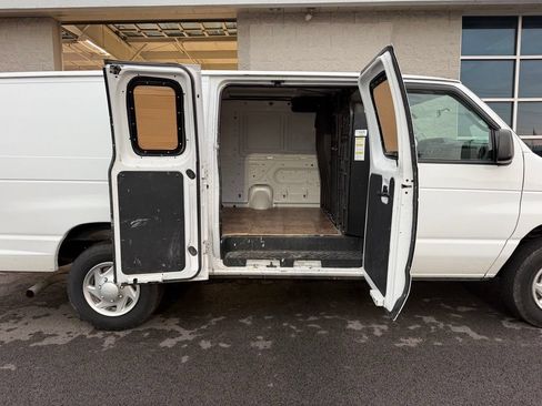 Used 2014 Ford E-150 and Econoline 150 Extended RWD image 6
