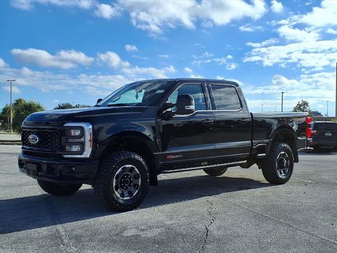 Used 2023 Ford F350 Lariat w/ Lariat Ultimate Package image 3