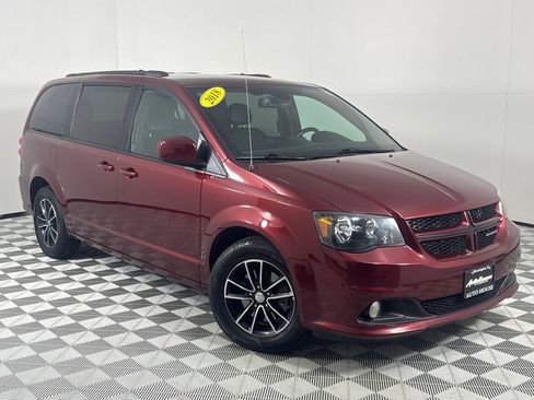 Used 2018 Dodge Grand Caravan GT image 2