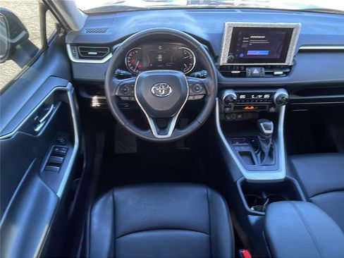 Used 2023 Toyota RAV4 XLE Premium image 19