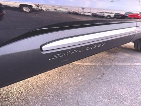 Used 2020 Ford Explorer Platinum w/ Premium Technology Package image 31