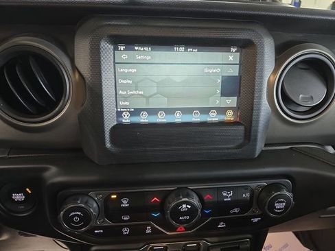 Used 2023 Jeep Gladiator Sport image 23