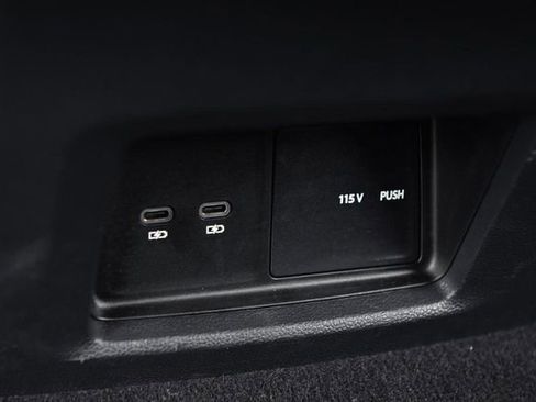 Used 2025 Volkswagen Atlas Cross Sport SE image 23