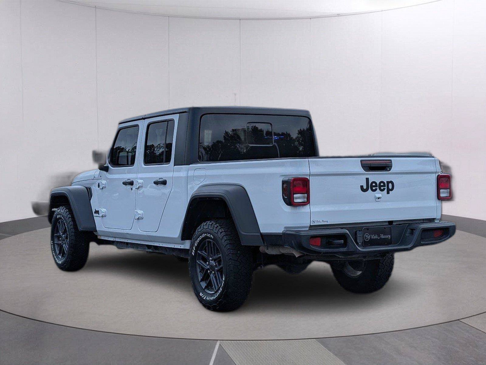Used 2025 Jeep Gladiator Sport AWD/4WD image 3