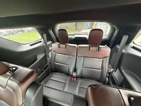 Used 2023 Ford Explorer Platinum w/ Technology Package AWD/4WD image 23
