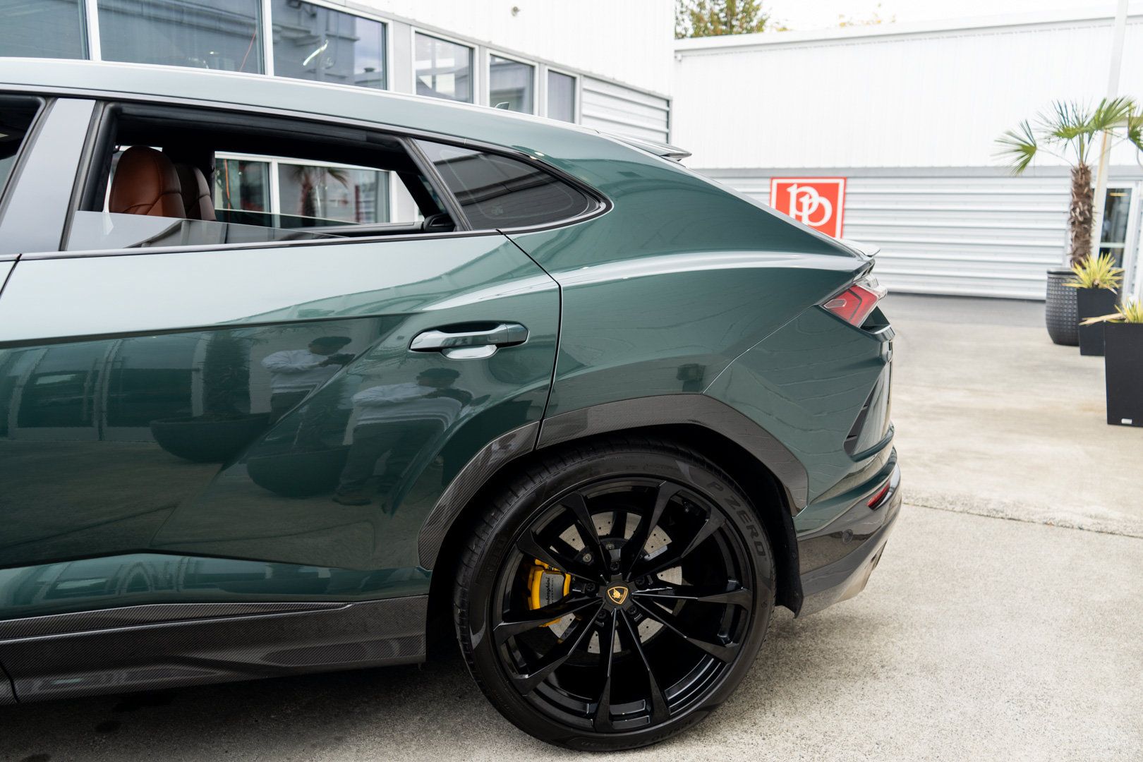 Used 2022 Lamborghini Urus AWD/4WD image 5