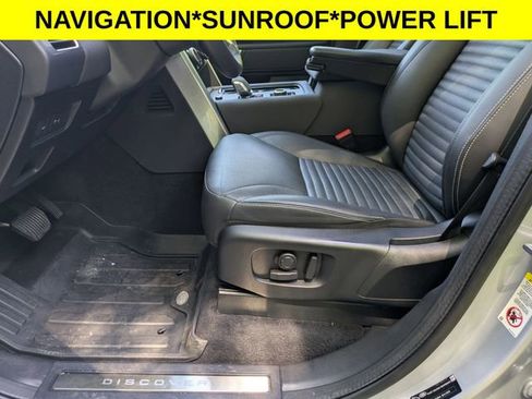 Used 2023 Land Rover Discovery S image 13