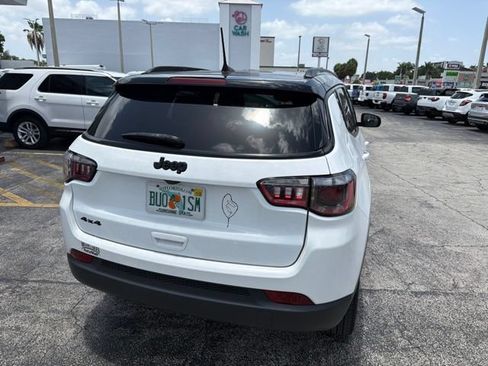 Used 2023 Jeep Compass Latitude AWD/4WD image 5