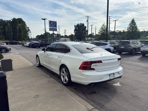 Used 2018 Volvo S90 T5 Momentum w/ Convenience Package FWD image 5