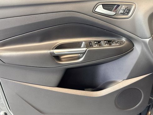 Used 2017 Ford Escape Titanium image 17