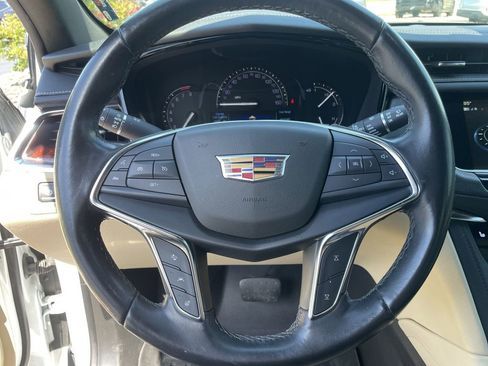 Used 2019 Cadillac XT5 Luxury AWD/4WD image 16