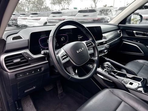Used 2025 Kia Telluride S FWD image 10