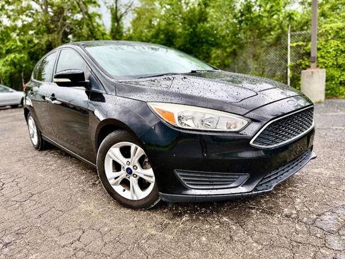 Used 2017 Ford Focus SE FWD image 1