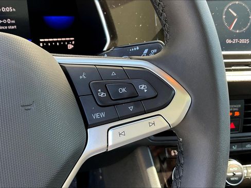 Used 2022 Volkswagen Jetta SE w/ Panoramic Sunroof Package image 19