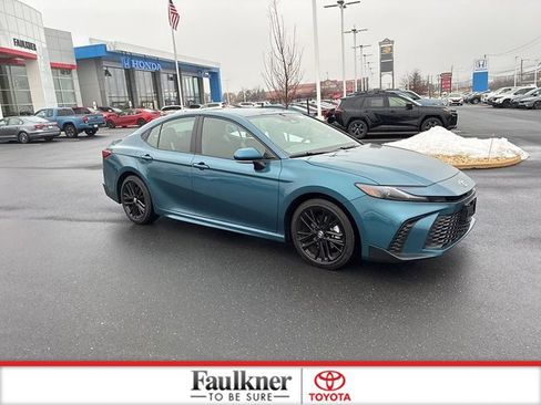 Certified 2025 Toyota Camry SE image 3