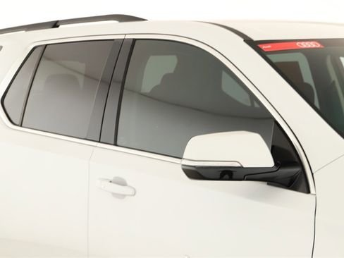 Used 2020 Chevrolet Traverse LT image 33