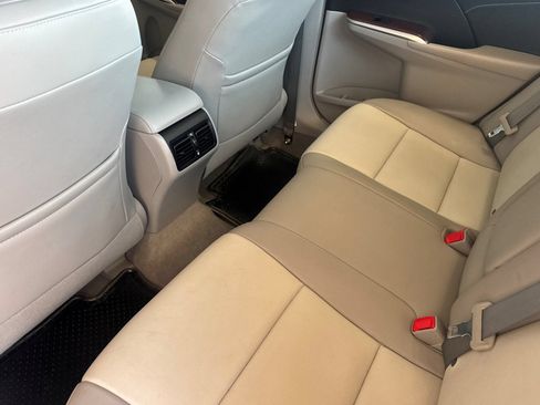 Used 2014 Toyota Camry XLE FWD image 9