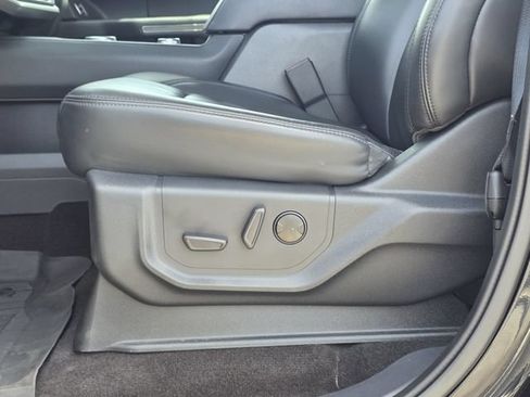 Used 2023 Ford Expedition XLT AWD/4WD image 16
