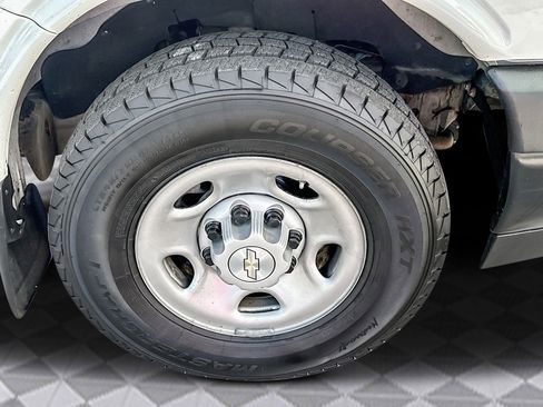 Used 2022 Chevrolet Express 2500 w/ Driver Convenience Package image 32