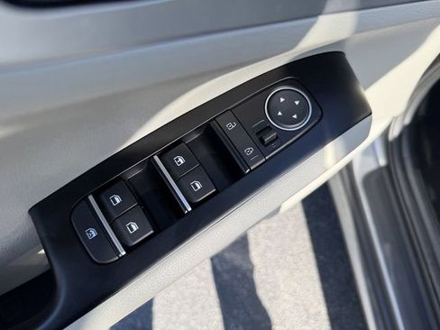 Certified 2025 Kia Soul LX image 10