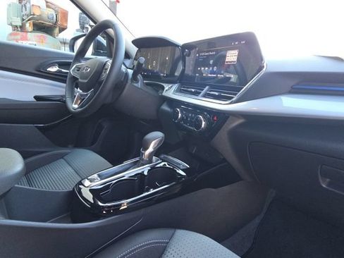 Used 2026 Chevrolet Trax LT w/ Driver Confidence Package FWD image 19