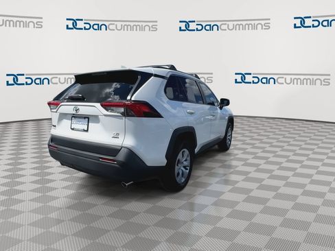 Used 2019 Toyota RAV4 LE AWD/4WD image 8