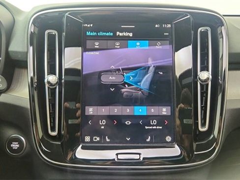 Used 2024 Volvo XC40 B5 Plus image 52