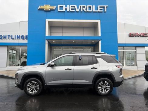Used 2025 Chevrolet Equinox LT w/ Convenience Package II AWD/4WD image 3