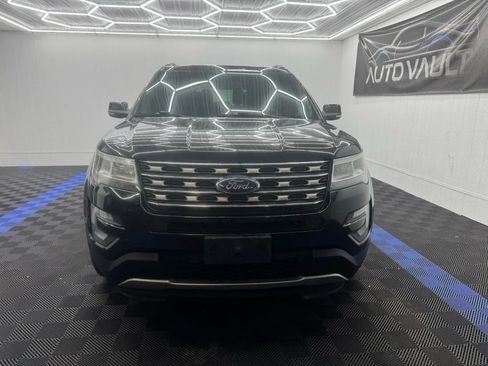Used 2017 Ford Explorer XLT w/ Equipment Group 202A AWD/4WD image 3