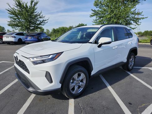 Used 2024 Toyota RAV4 XLE AWD/4WD image 11