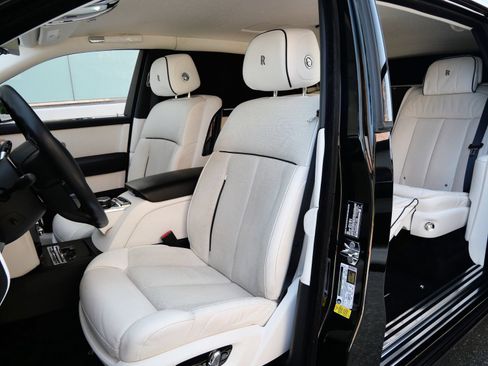 Certified 2022 Rolls-Royce Phantom Extended Wheelbase w/ The Phantom Package RWD image 25