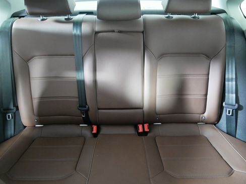 Used 2022 Volkswagen Passat 2.0T SE image 13