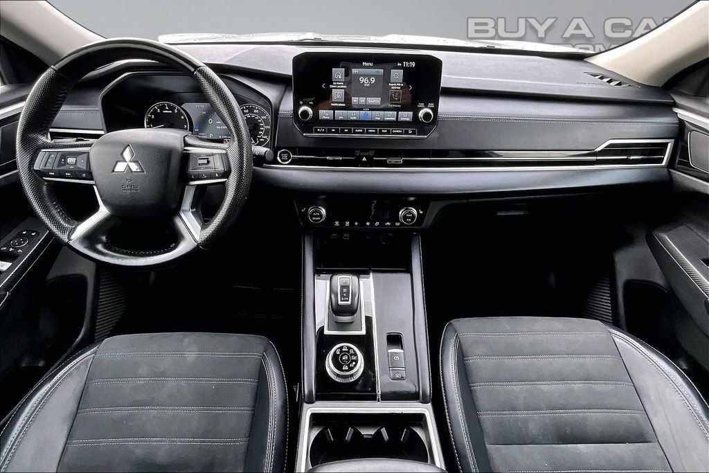 Used 2024 Mitsubishi Outlander SE AWD/4WD image 16