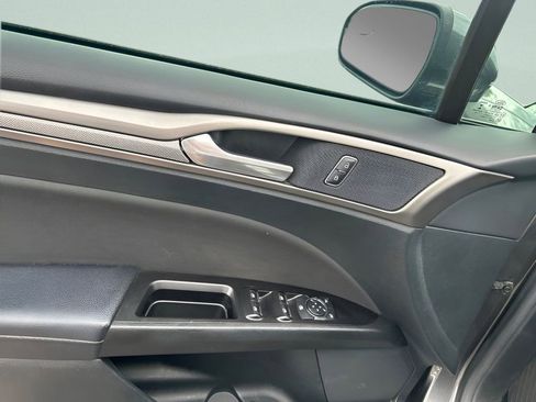 Used 2017 Ford Fusion SE FWD image 20