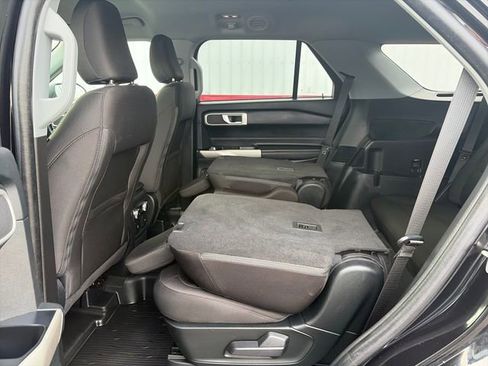 Used 2023 Ford Explorer XLT AWD/4WD image 39