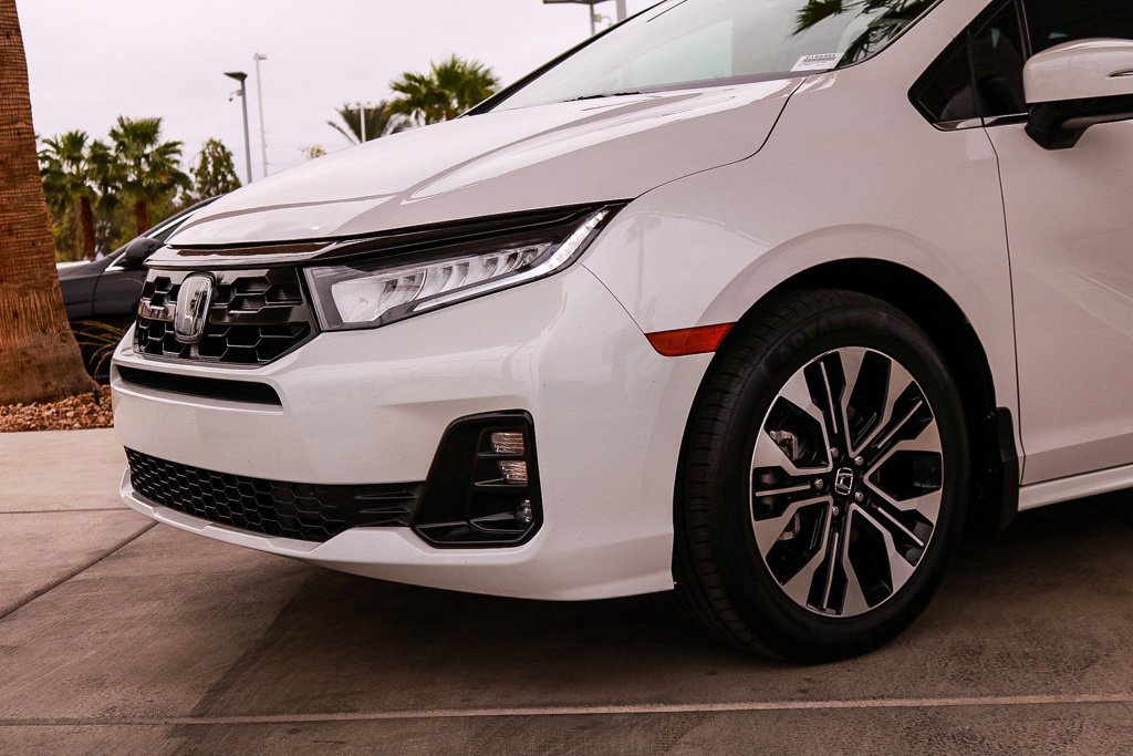 Used 2025 Honda Odyssey Elite image 2