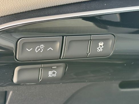Used 2017 Toyota Prius Prime Plus w/ Preferred Accessory Package FWD image 26