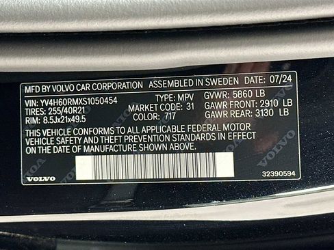 Certified 2025 Volvo XC60 T8 Ultra w/ Protection Package Premier image 27