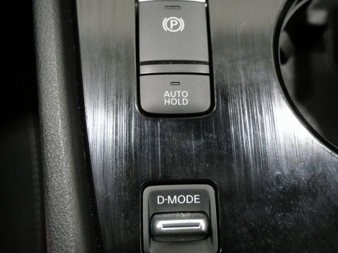 Used 2025 Nissan Rogue SV image 21