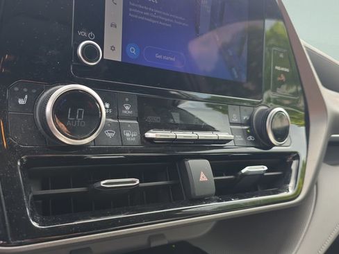 Used 2023 Toyota Highlander XLE image 18