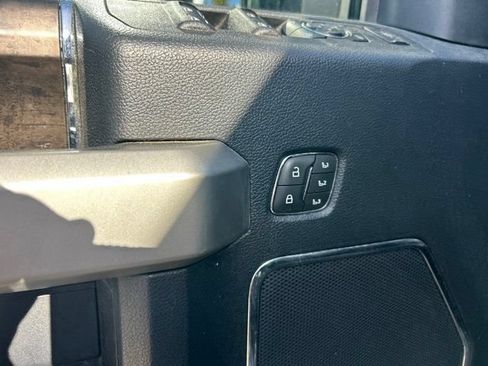 Used 2022 Ford F250 Lariat w/ Lariat Value Package AWD/4WD image 14