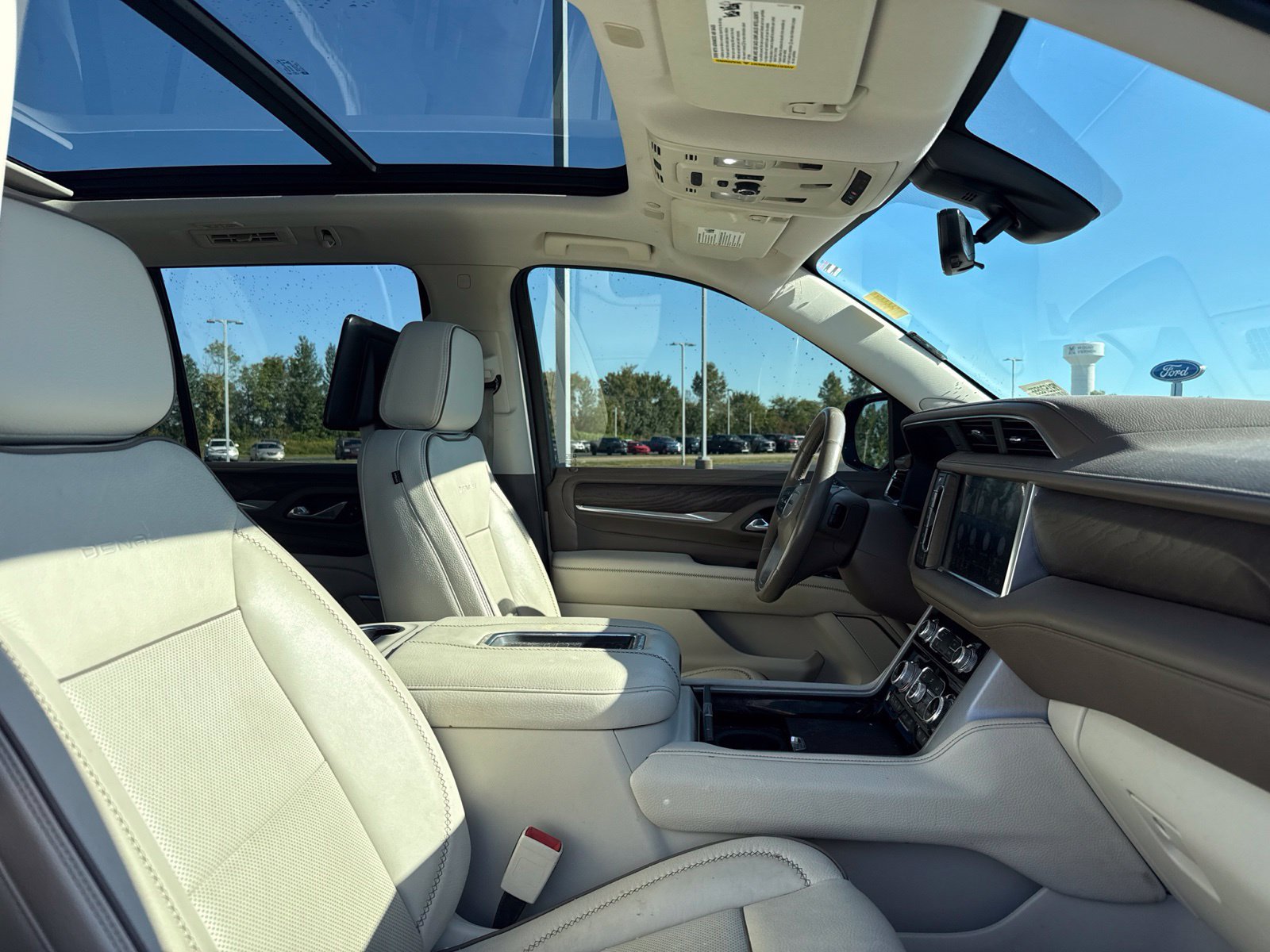 Used 2021 GMC Yukon Denali w/ Denali Premium Package AWD/4WD image 7
