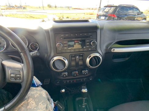 Used 2017 Jeep Wrangler Rubicon w/ Power Convenience Group image 20