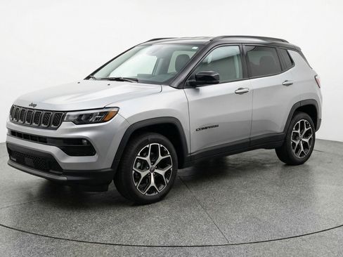 Used 2025 Jeep Compass Limited image 3