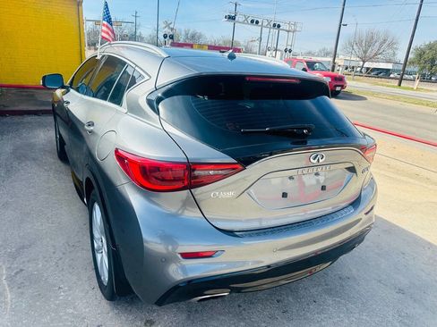 Used 2018 INFINITI QX30 Premium w/ Navigation Package image 3