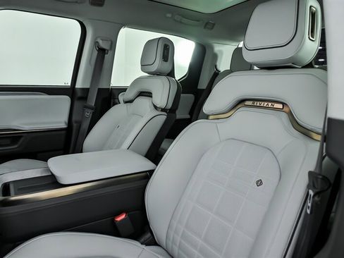 Used 2025 Rivian R1T Premium AWD/4WD image 22